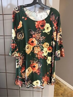Women's Dark Green Floral Bell-Sleeve Tunic Dress